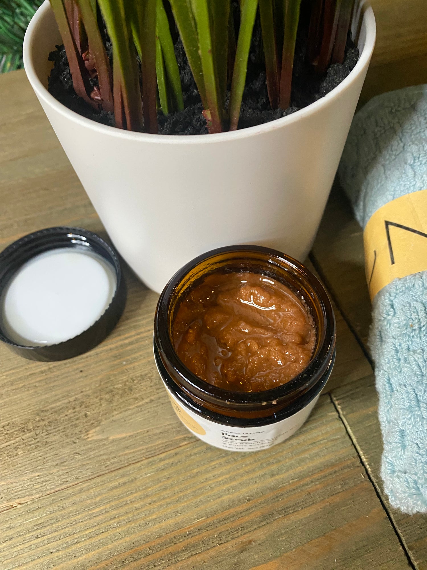Healngo Face &amp; Body Scrub 2oz - HealNGo